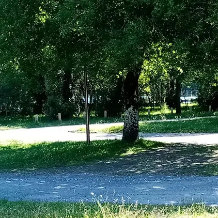 Le Moustic بيت للعطل